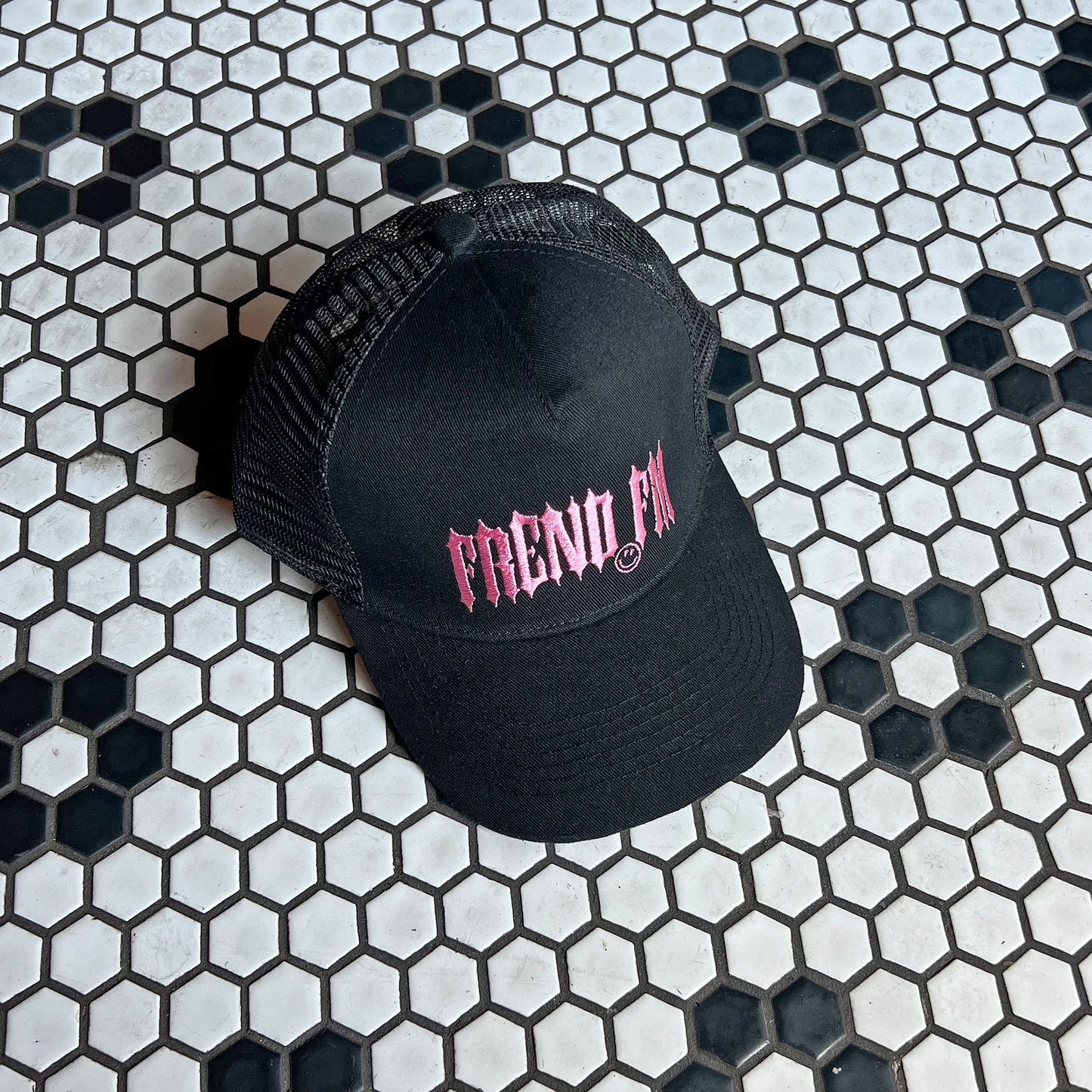 FREND FM TRUCKER CAP BLACK