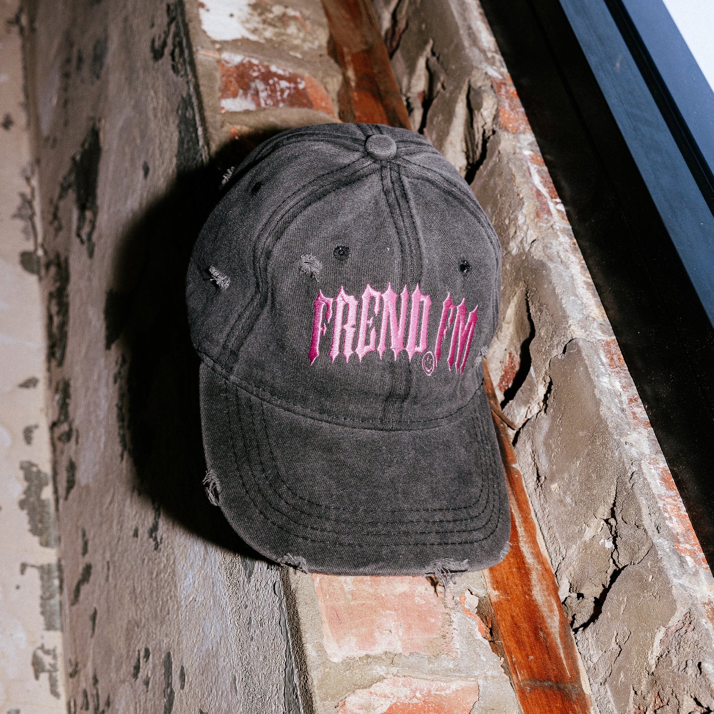 FREND FM DAD CAP CHARCOAL